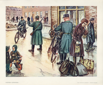 136054 Afbeelding van twee Duitse soldaten die op straat fietsen vorderen tijdens de laatste oorlogsmaanden.